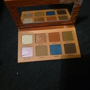 Vibrant Eyeshadow Palette with Gold, Blue, and Brown Shades